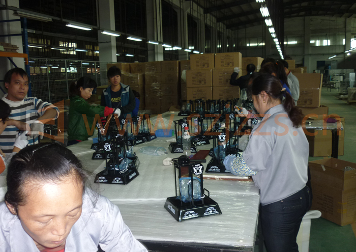 杰克丹尼品牌酒架展示架生產(chǎn)過(guò)程