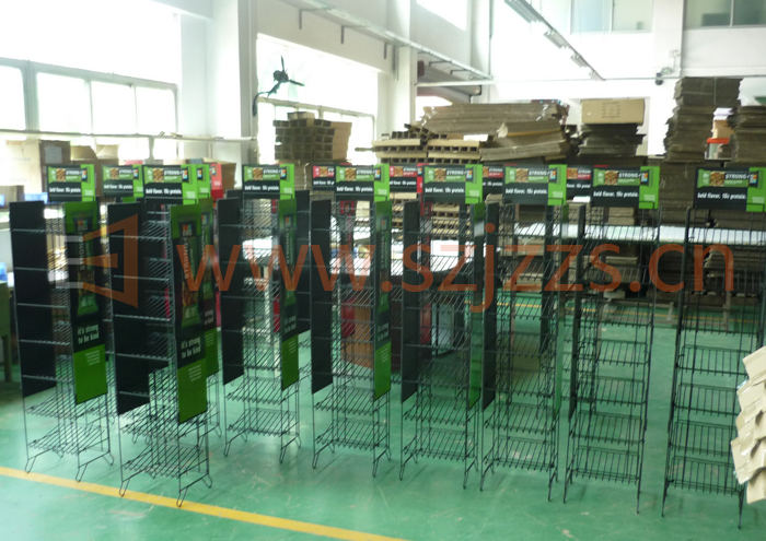 金屬展示架驗(yàn)貨中